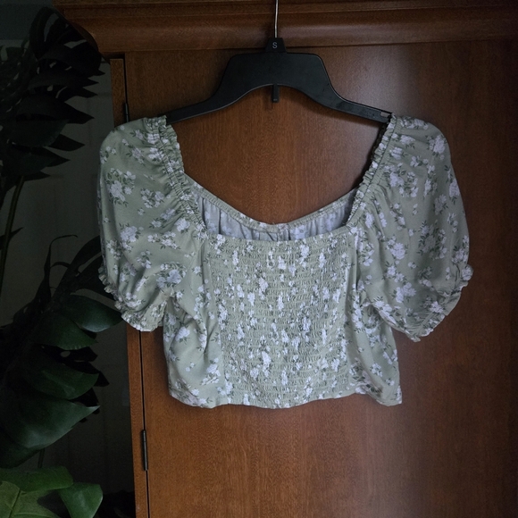 Hollister Floral Green Women's Top - Picture 2 of 4
